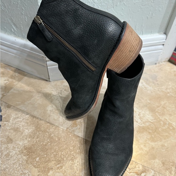 Cole Haan Reilly Black Nubuck Leather Booties Size 6.5 - Picture 2 of 8